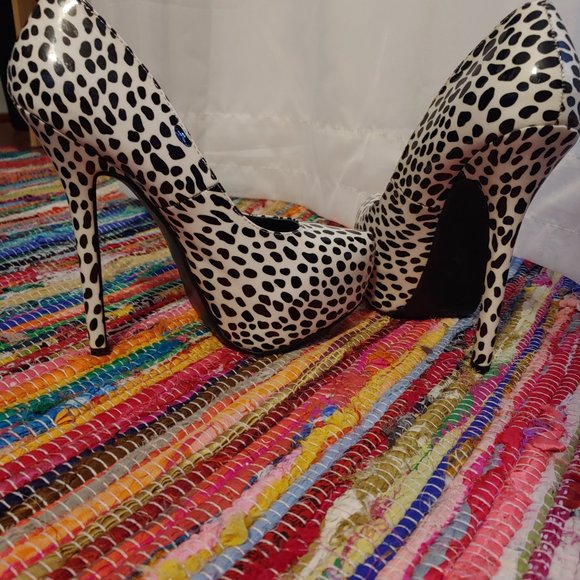 Charlotte Russe Shoes - Charlotte Russe funky print platform heel size 8